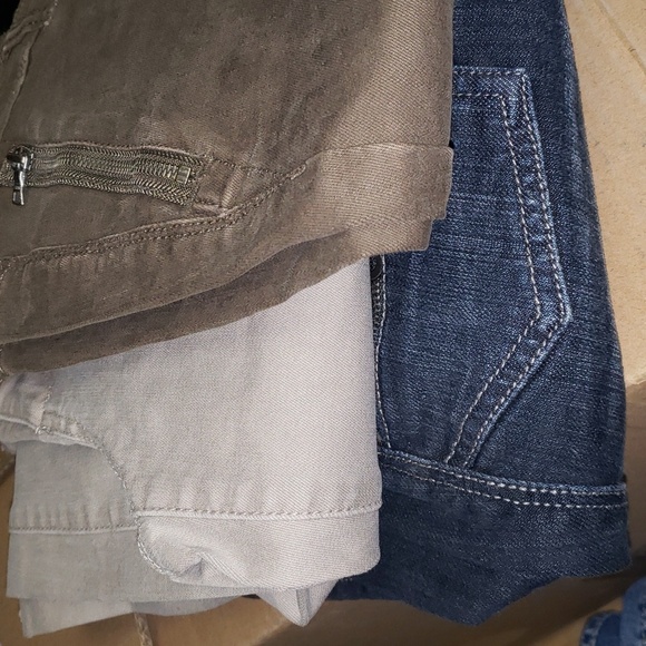 Woman's jeans 1 pair for $5 ONLY - Picture 2 of 4